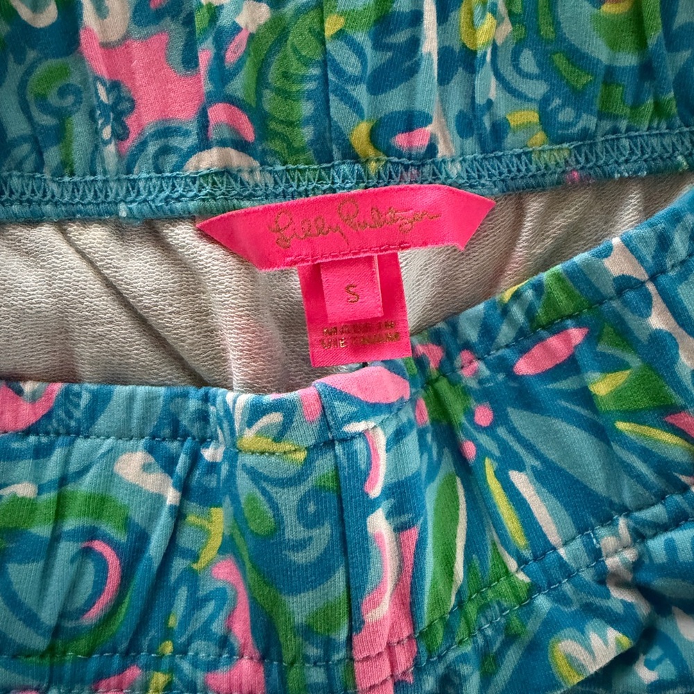 LILLY PULITZER Ocean View Pull On Shorts - Picture 3 of 3